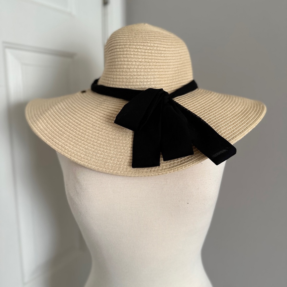 Wide Brim Elegant Black and Tan Floppy Sun Hat